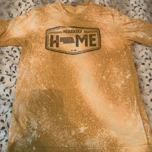 Yellow bleached NE home T. Size M, runs big.